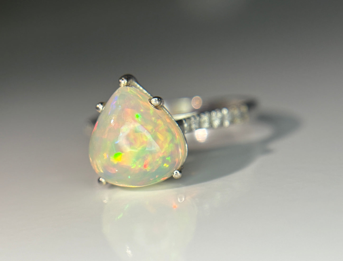Beautiful Natural Fire Opal 2.16 CT Ring With Natural Diamond and 18k Gold