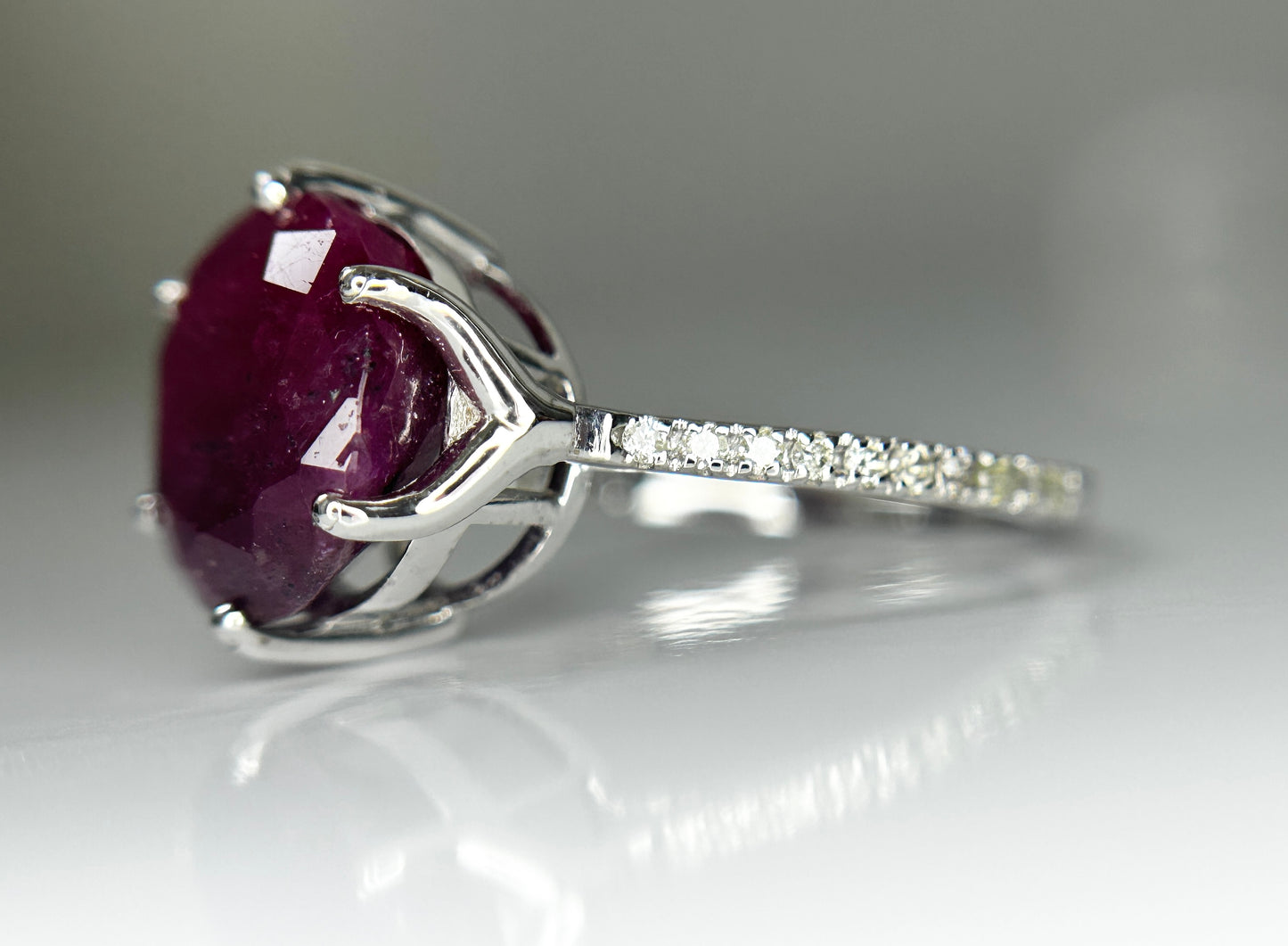 Natural Burma Ruby Unheated/Untreated 6.19 Ct With Natural Diamonds & 18k Gold