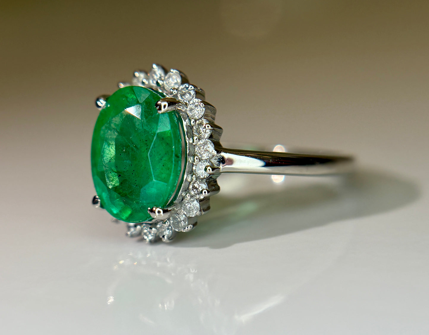 Beautiful 2.30 CT Natural Emerald Ring With Natural Diamonds & Platinum 950