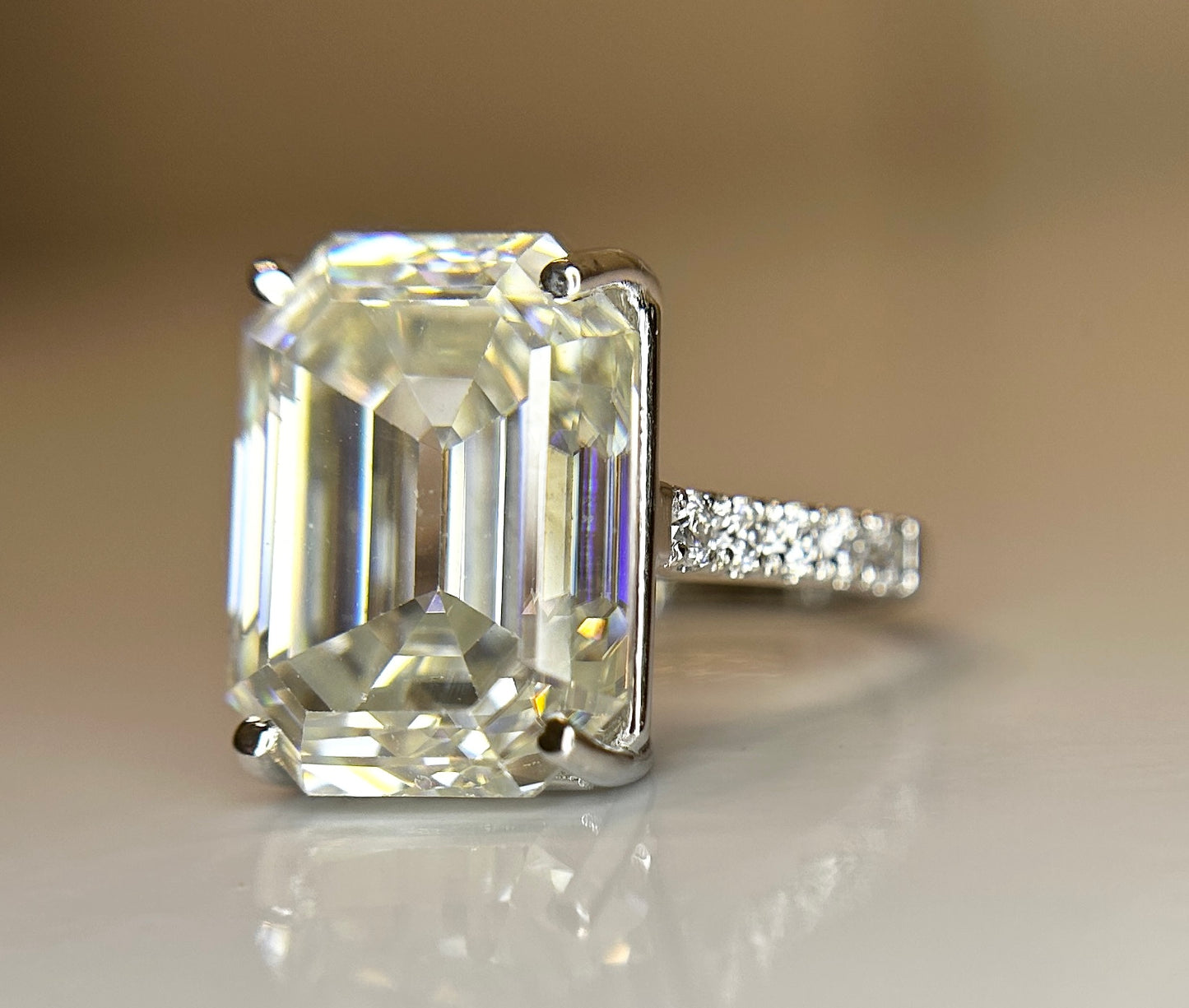 Beautiful 12.08CT Mossanite Ring With 18k Gold