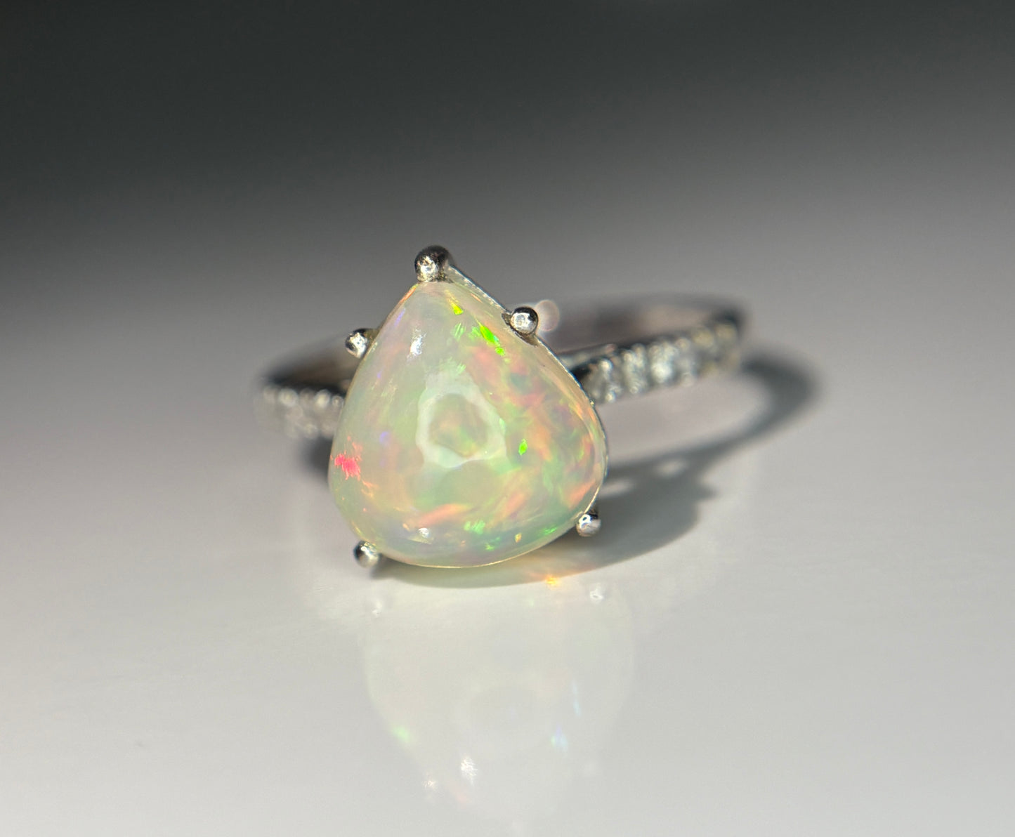 Beautiful Natural Fire Opal 2.16 CT Ring With Natural Diamond and 18k Gold