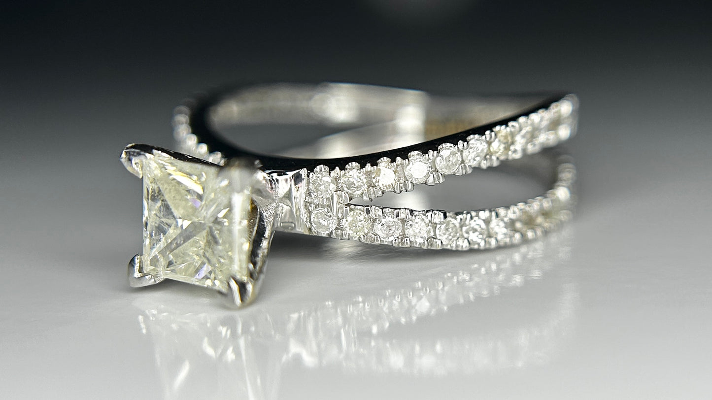 Beautiful 1.17ct Princess Cut Untreated Natural Solitaire Diamond & 18k Gold