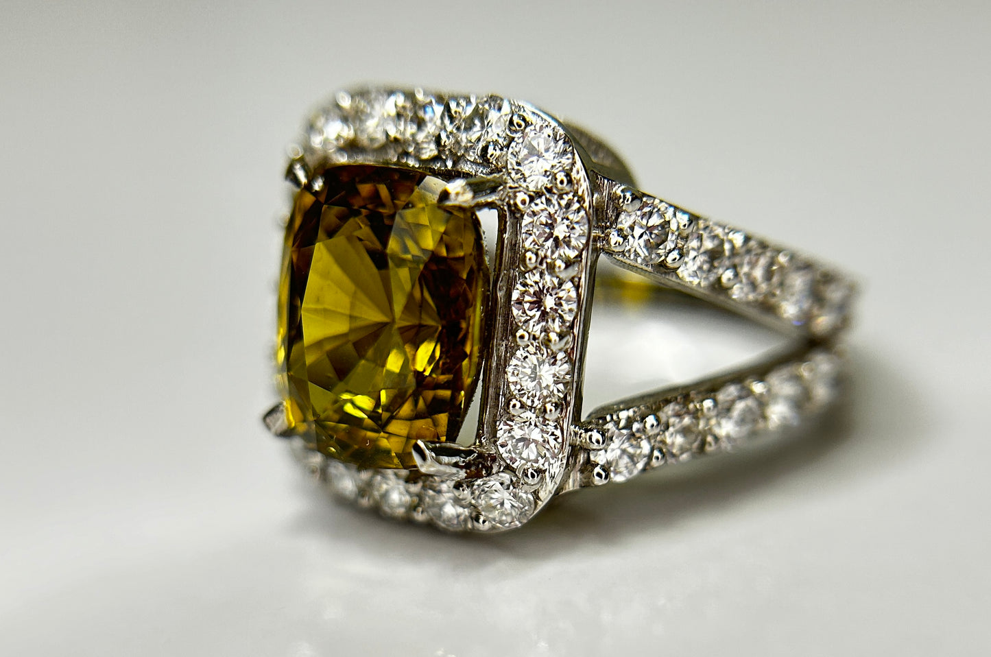 GIA Certified Natural Alexandrite 4.17ct Ring With 1.55 Cts Diamond & 18k White