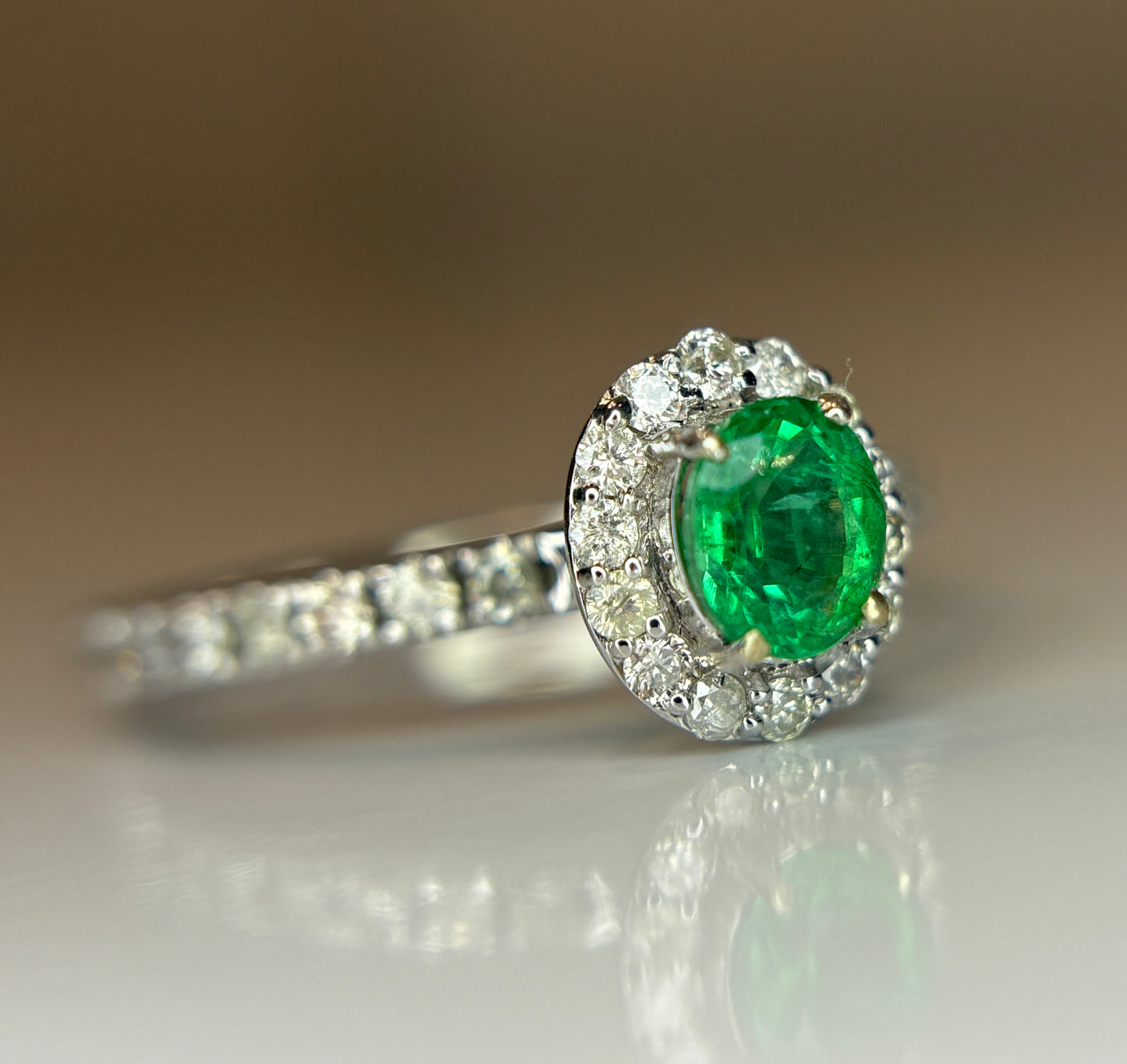 Beautiful 0.42 CT Natural Emerald With Natural Diamonds & 18k Gold
