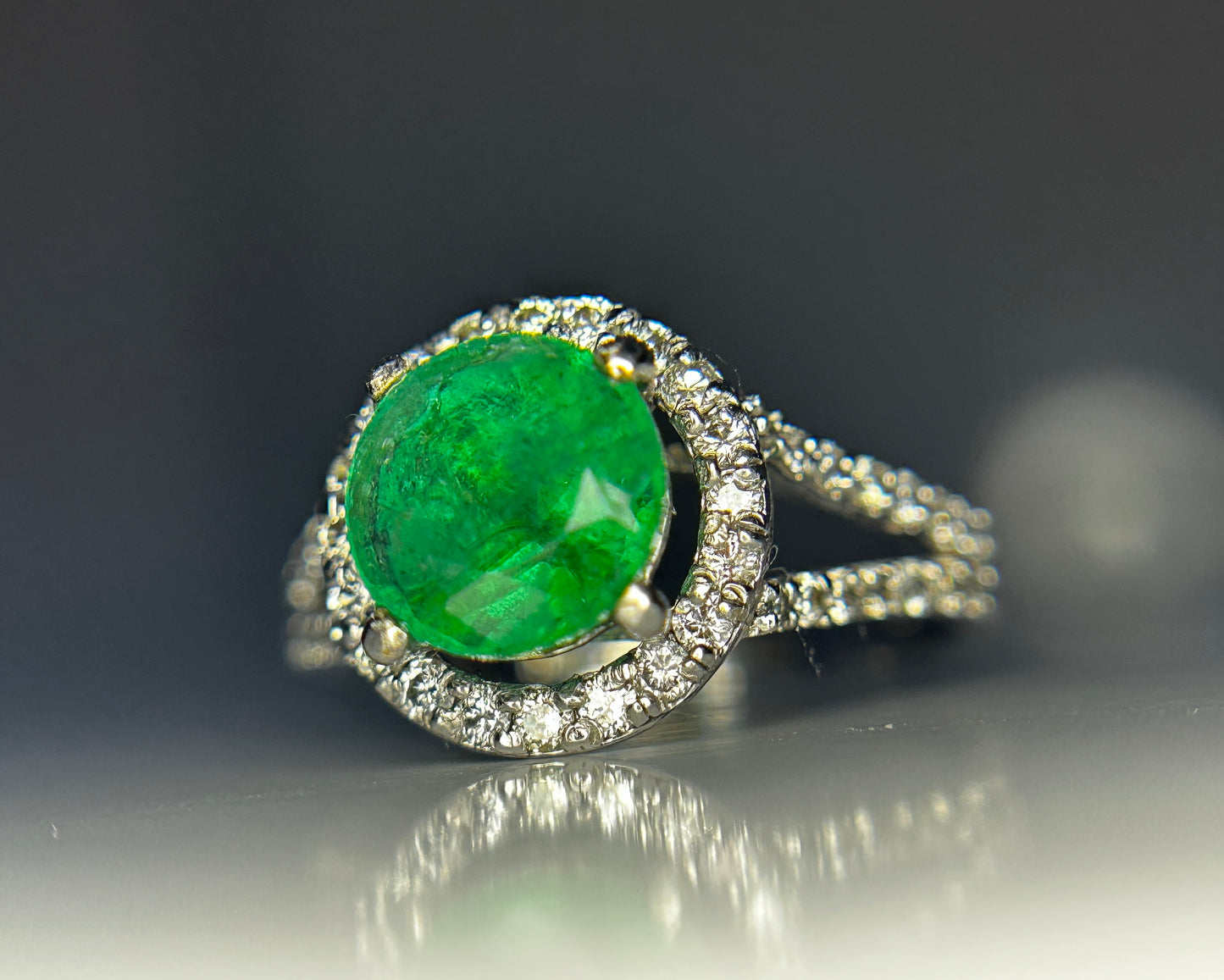 Beautiful 1.96Ct Natural Emerald With Natural Diamonds & 18k Gold