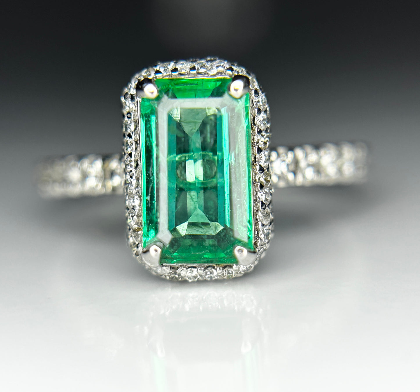Beautiful Natural Emerald With Natural Diamonds & 18k Gold