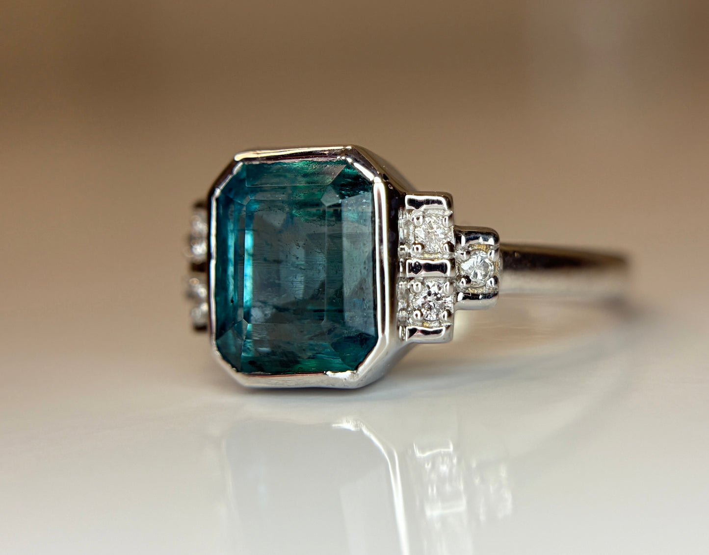 Beautiful 3.32 CT Natural Emerald With Natural Diamonds & 18k Gold