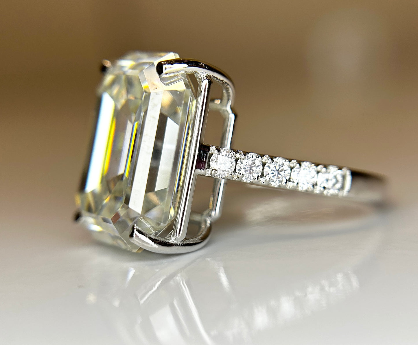 Beautiful 12.08CT Mossanite Ring With 18k Gold