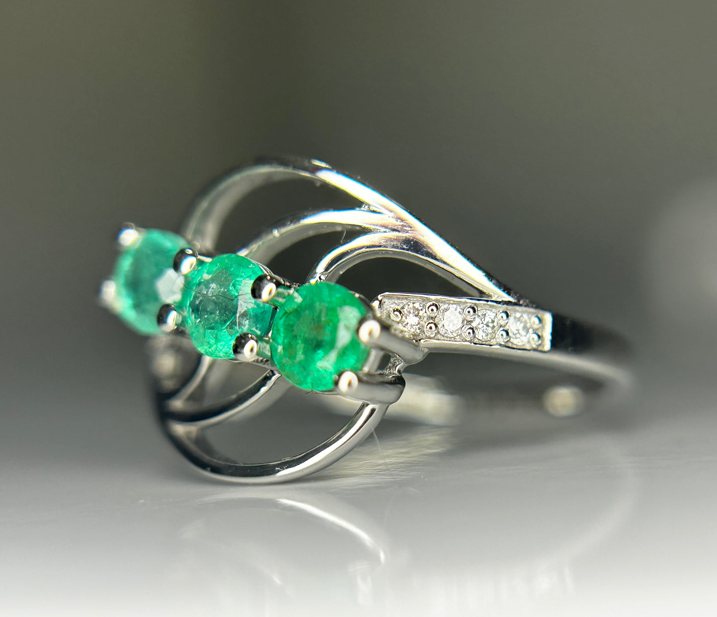 Beautiful 0.61Ct Natural Emerald Ring With Natural Diamonds & Platinum 950