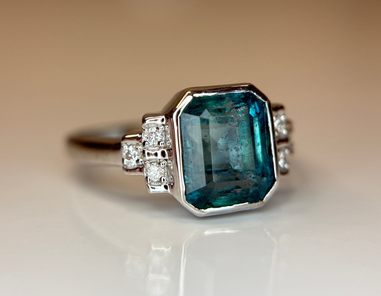 Beautiful 3.32 CT Natural Emerald With Natural Diamonds & 18k Gold