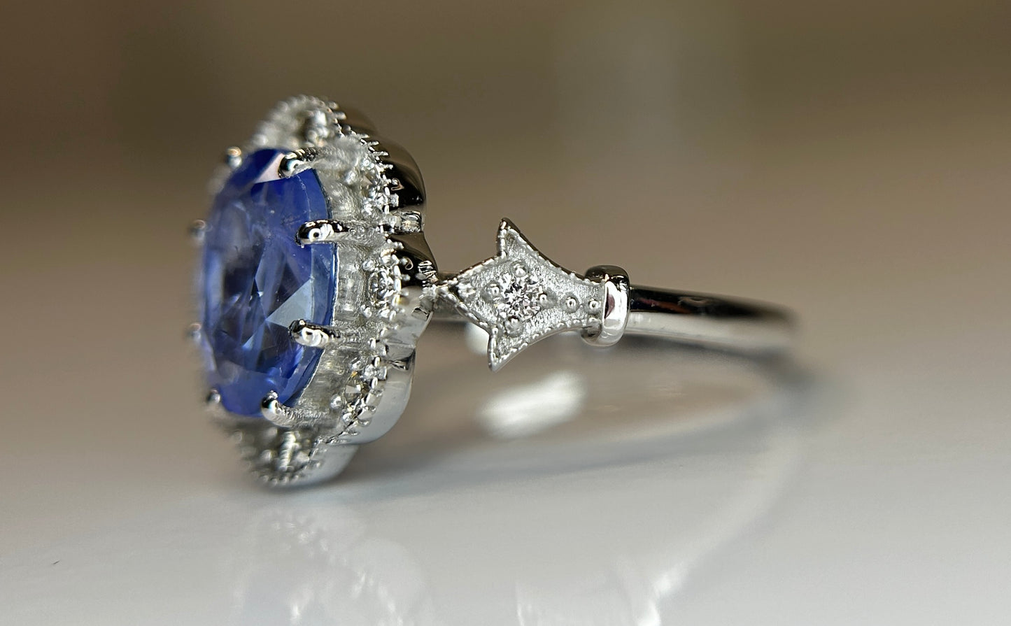 Beautiful 1.74 CT Natural Ceylon Blue Sapphire Diamonds & 18k Gold