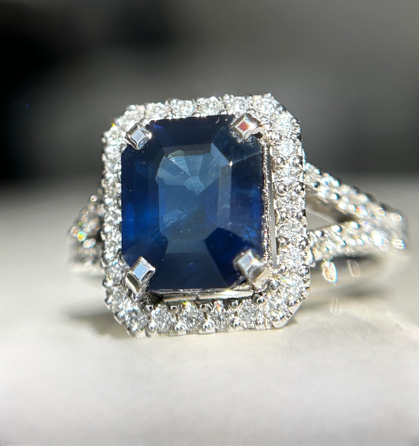 Beautiful 3.50CT Blue Sapphire With Diamonds & 18k White Gold