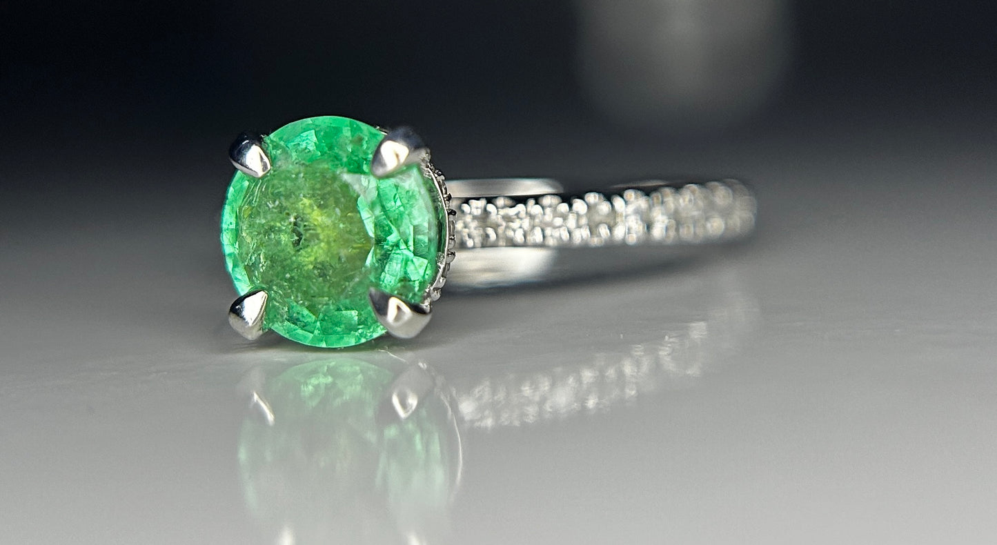 Beautiful 1.03ct Natural Emerald With Natural Diamonds & 18k Gold