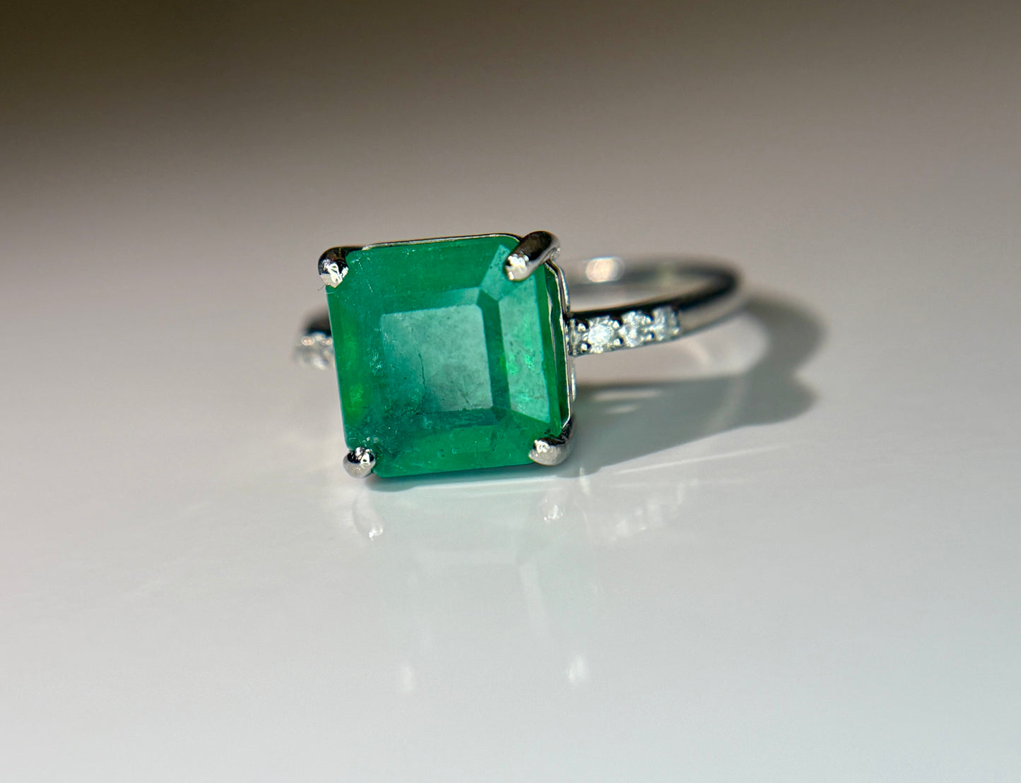 Beautiful 2.65 CT Natural Emerald Ring With Natural Diamonds & Platinum 950