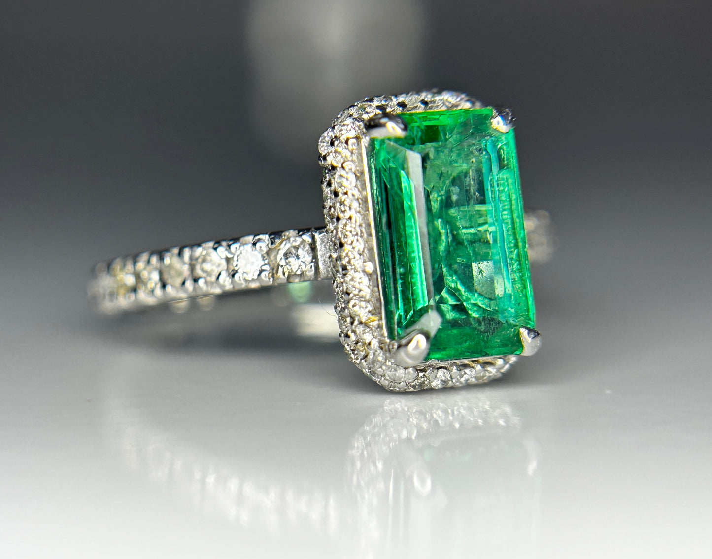 Beautiful Natural Emerald With Natural Diamonds & 18k Gold