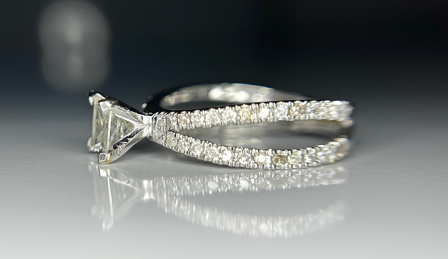 Beautiful 1.17ct Princess Cut Untreated Natural Solitaire Diamond & 18k Gold