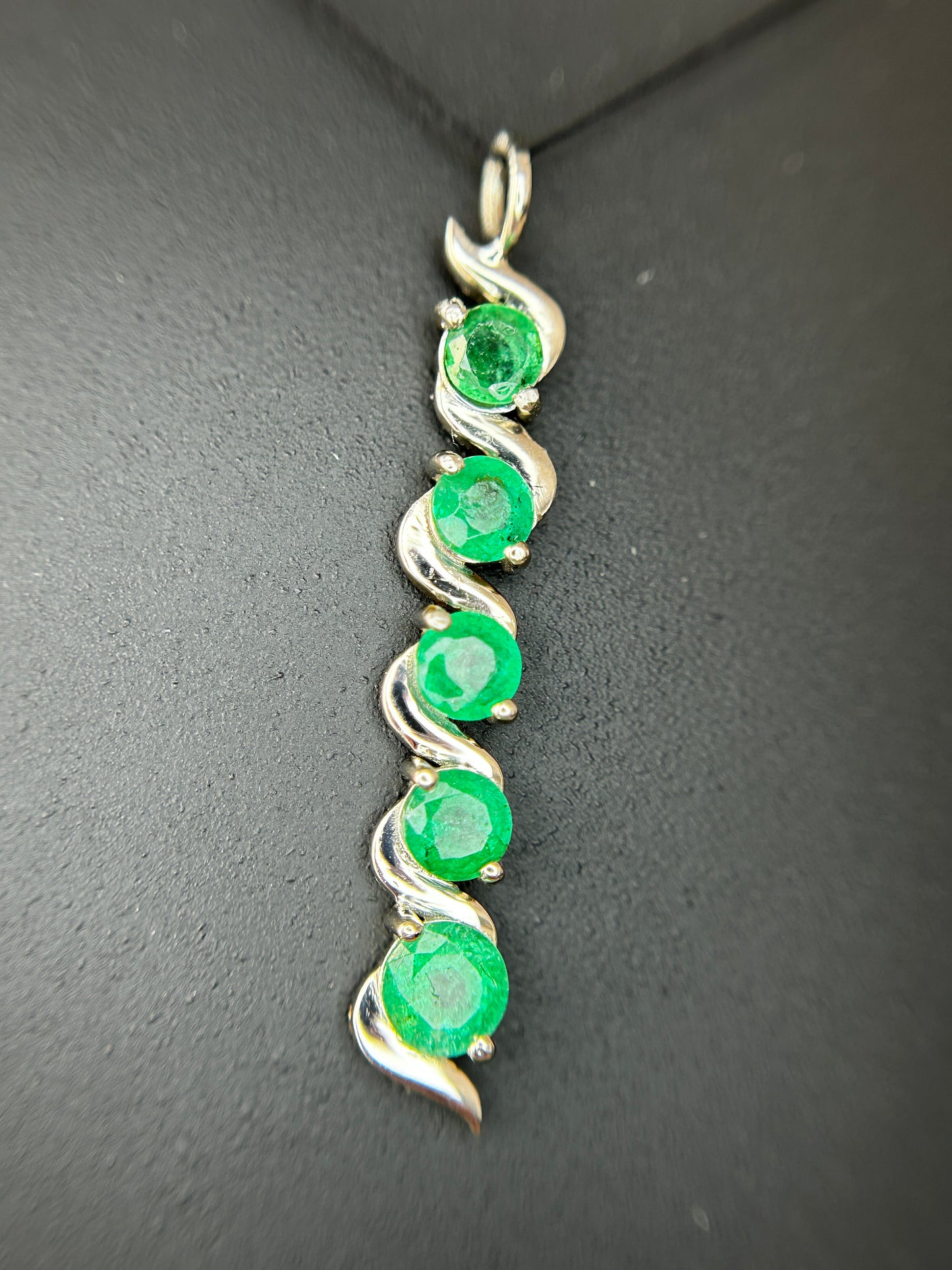 Beautiful 1.17ct Natural Emerald Pendant With Platinum 950
