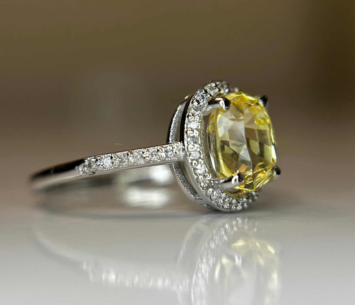 Beautiful Unheated Untreated Natural Ceylon yellow Sapphire Diamonds & 18k Gold