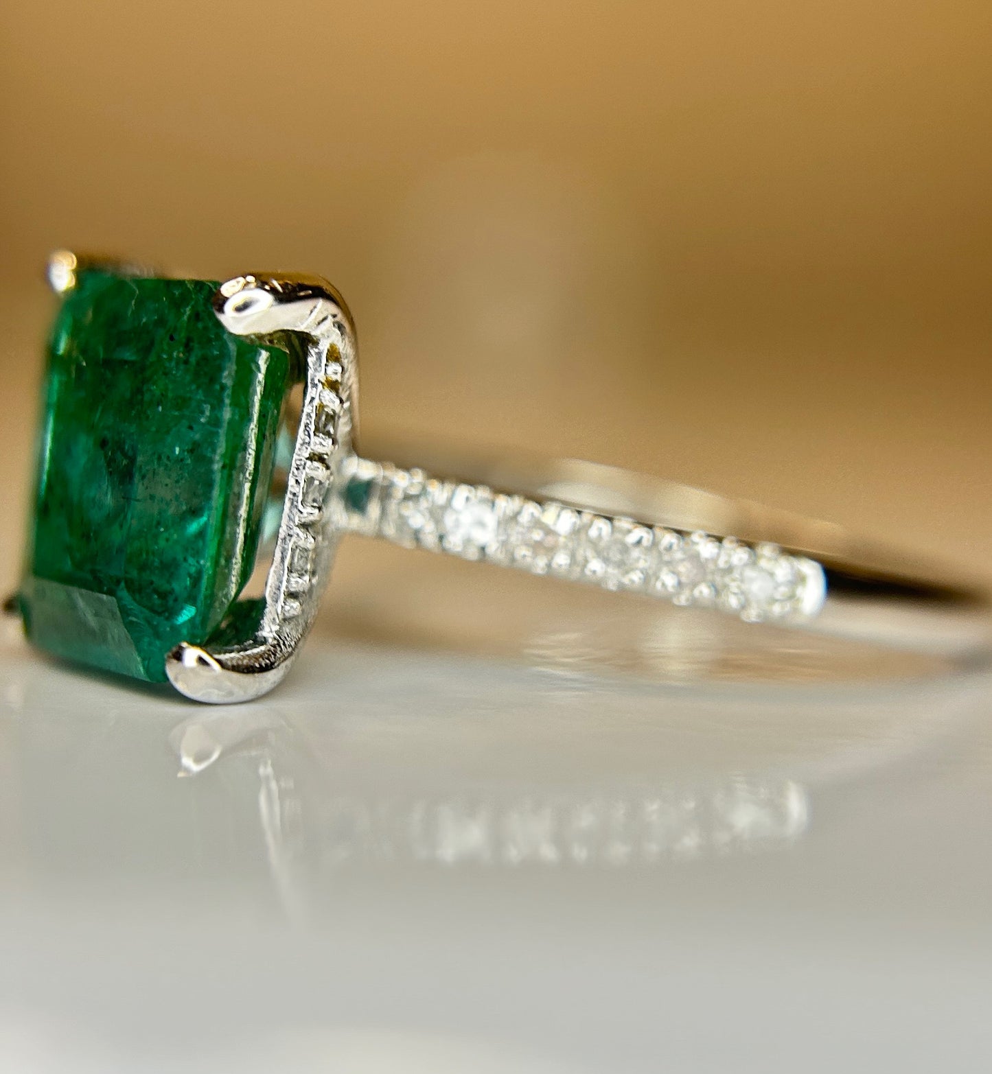 Beautiful Natural Emerald 2.64 CT With Natural Diamonds & 18k Gold