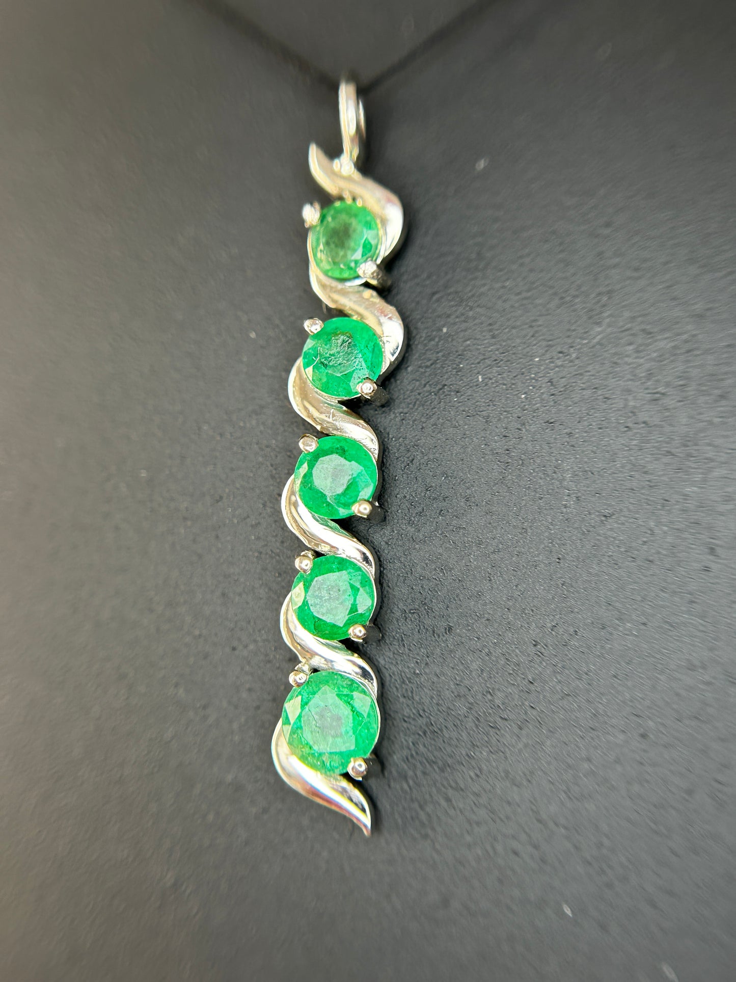 Beautiful 1.17ct Natural Emerald Pendant With Platinum 950