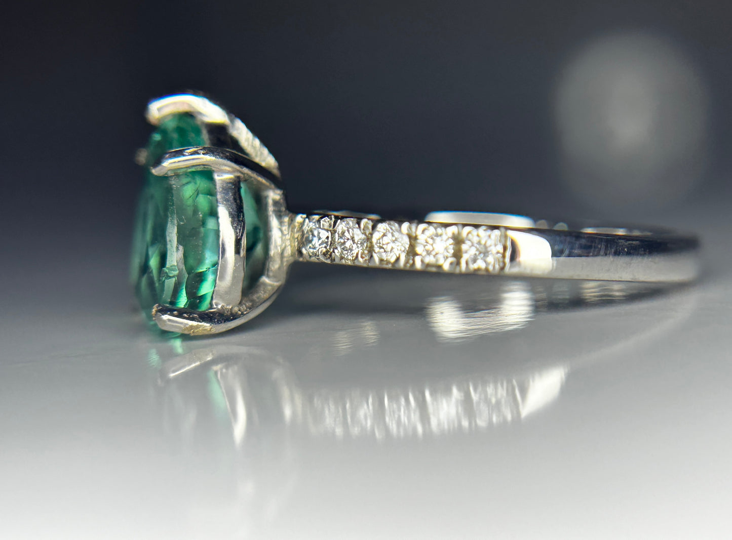 Beautiful Natural Emerald With Natural Diamonds & 18k Gold