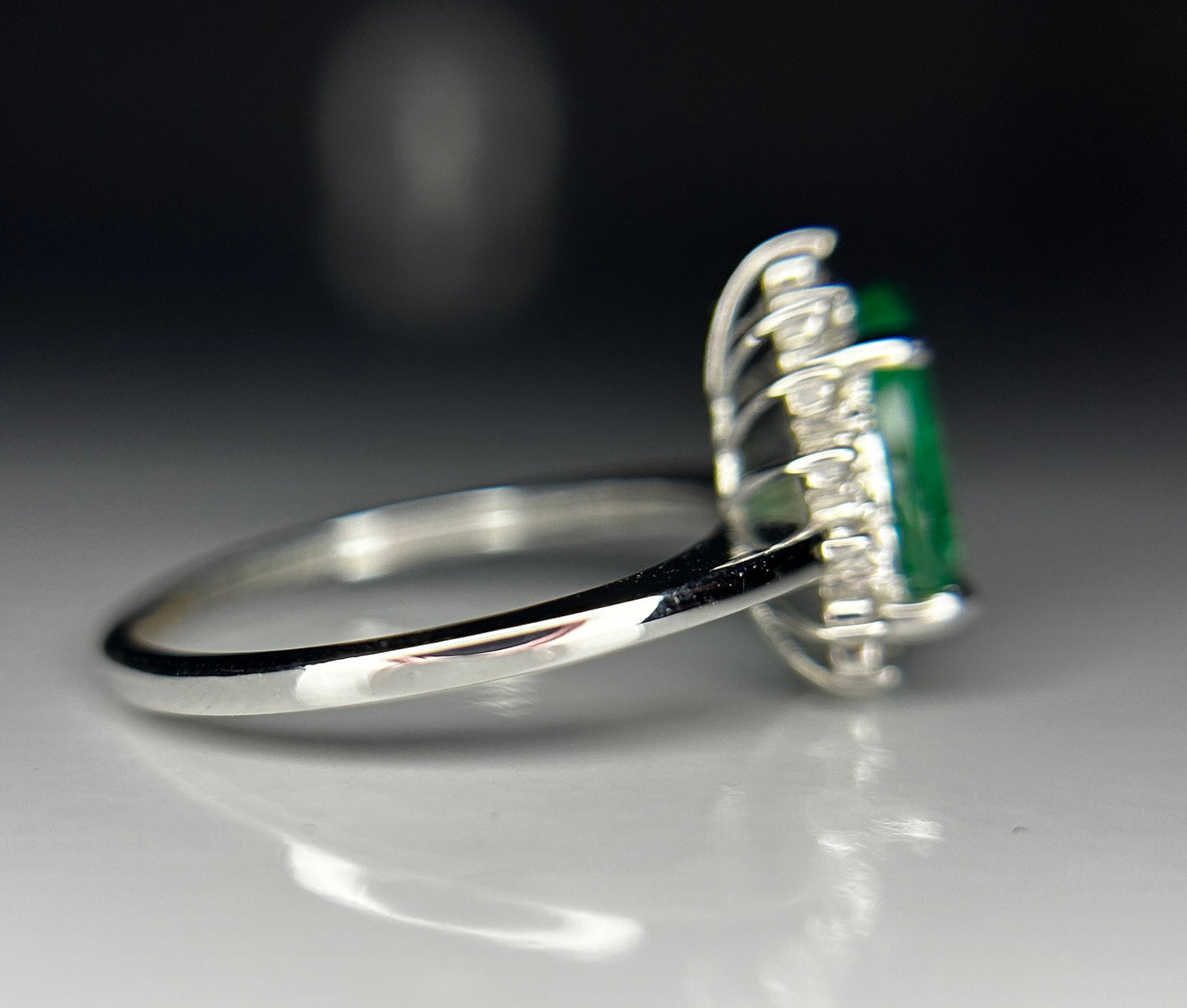 Beautiful 1.18ct Natural Emerald With Natural Diamonds & 18k Gold