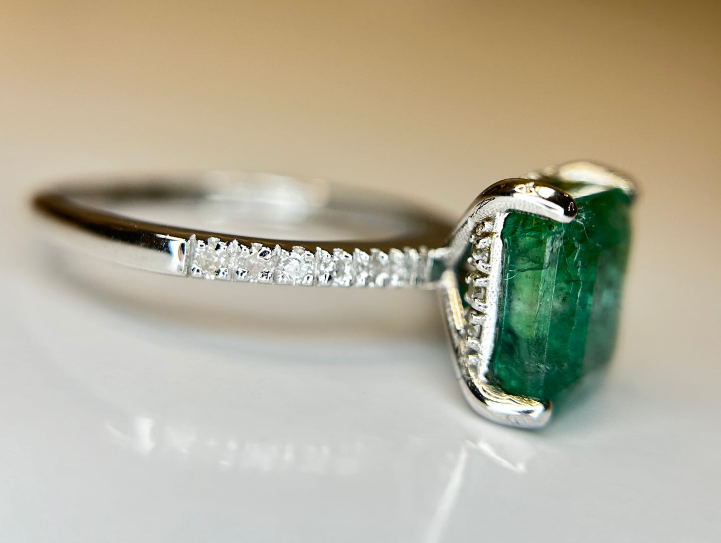 Beautiful Natural Emerald 2.64 CT With Natural Diamonds & 18k Gold