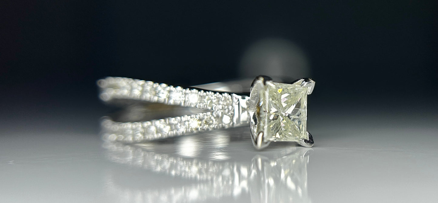 Beautiful 1.17ct Princess Cut Untreated Natural Solitaire Diamond & 18k Gold