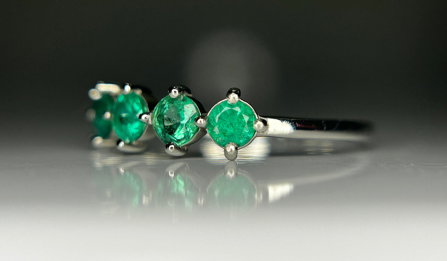 Beautiful 0.59Ct Natural Emerald Ring & Platinum 950