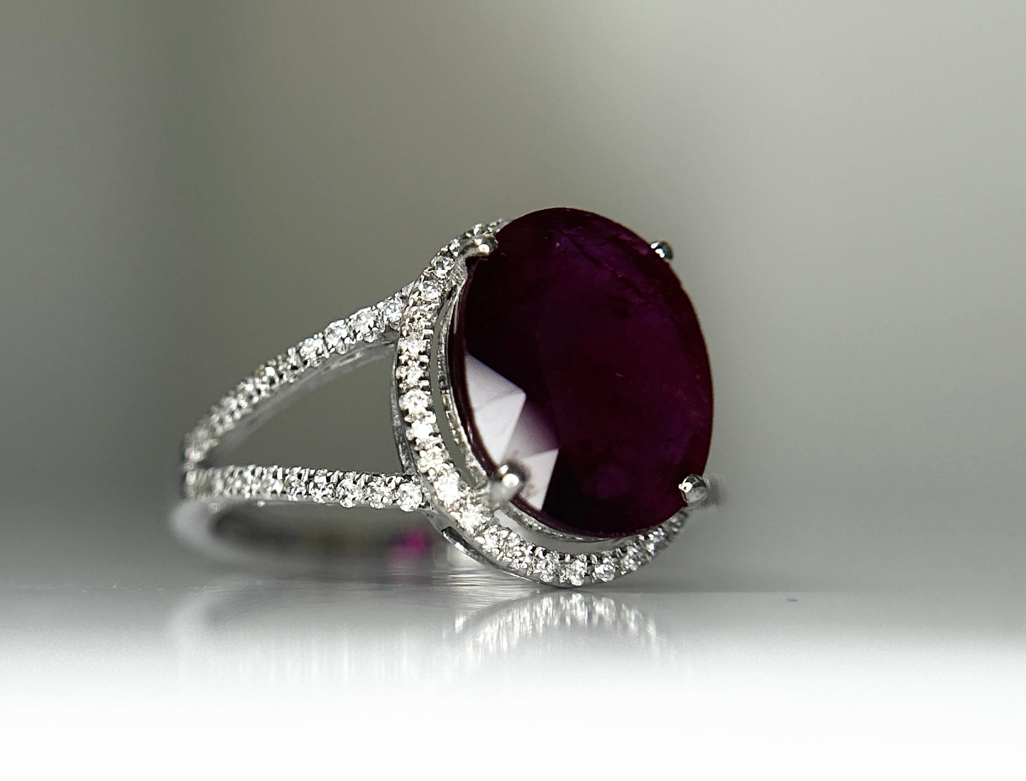 Natural Burma Ruby 3.77Ct With Natural Diamonds & 18k Gold