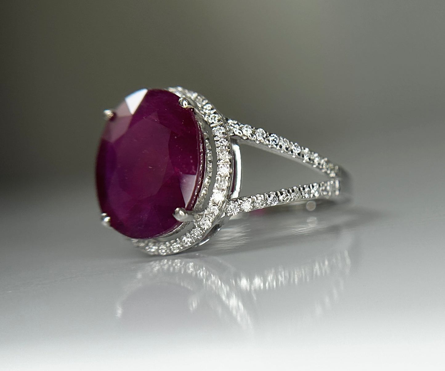 Natural Burma Ruby 3.77Ct With Natural Diamonds & 18k Gold