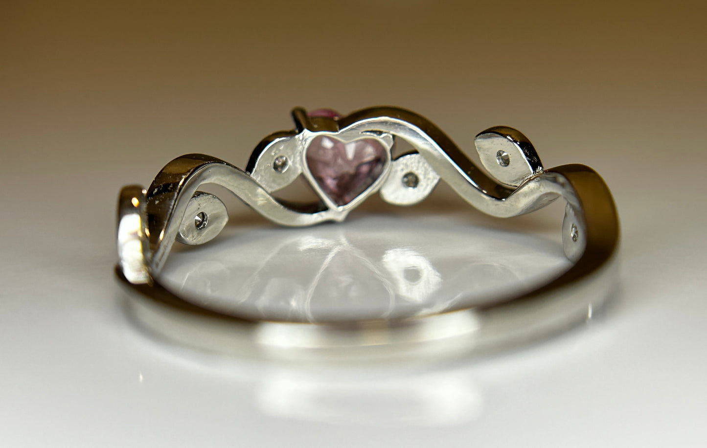Beautiful 0.48ct Heart Shape Unheated Ceylon Pink Sapphire Diamonds & 950 Platinum