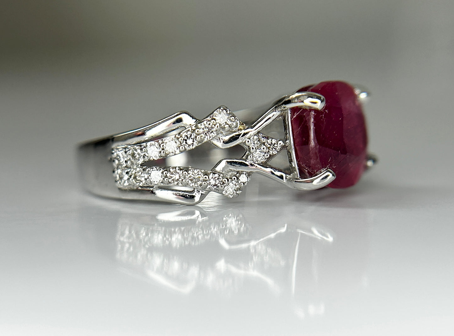 Natural Burmese Ruby Ring 3.35 Ct With Natural Diamonds & 18k Gold