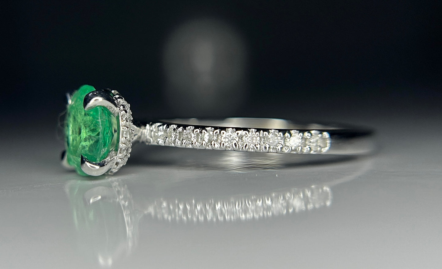 Beautiful 1.03ct Natural Emerald With Natural Diamonds & 18k Gold