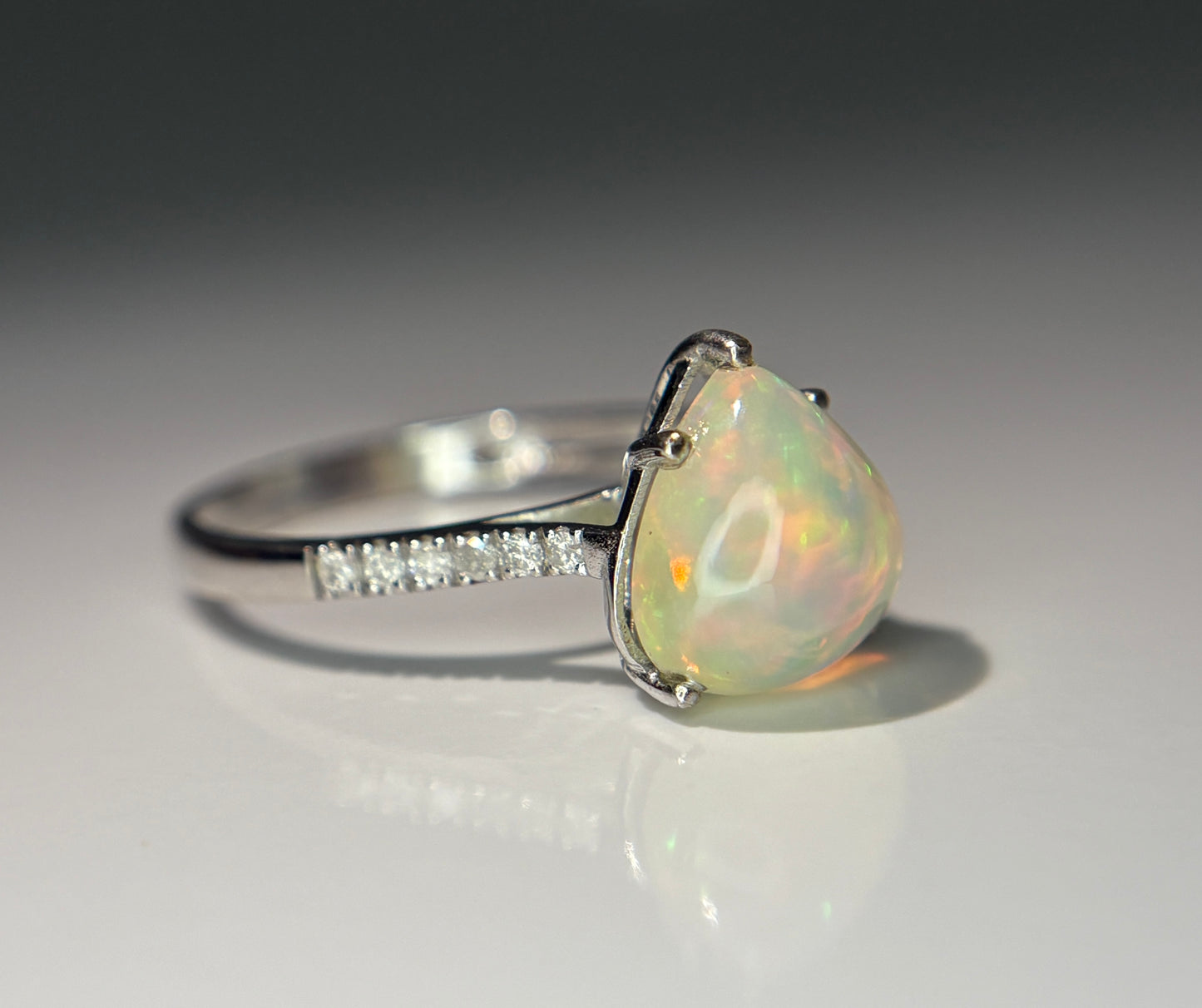 Beautiful Natural Fire Opal 2.16 CT Ring With Natural Diamond and 18k Gold