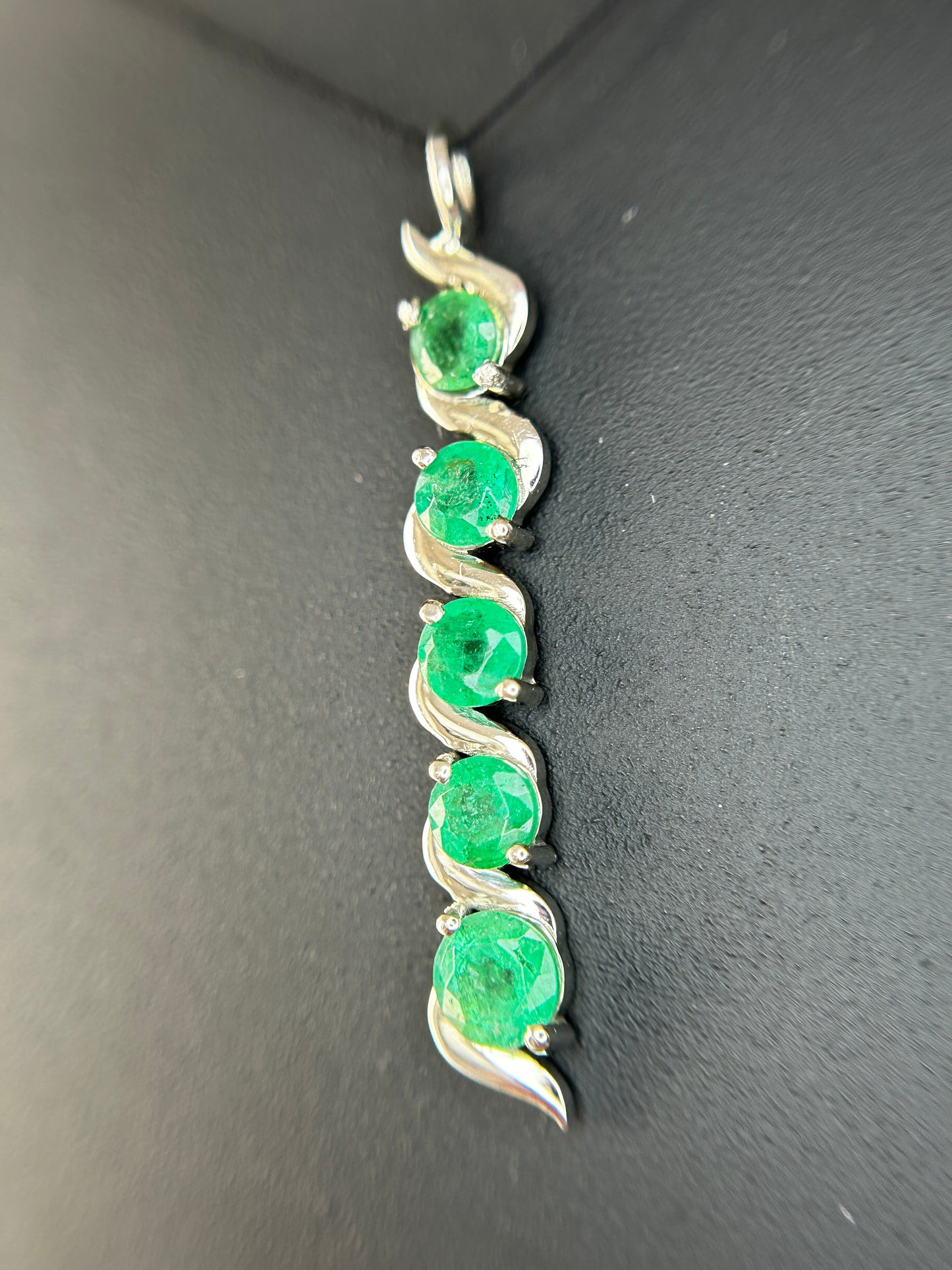 Beautiful 1.17ct Natural Emerald Pendant With Platinum 950