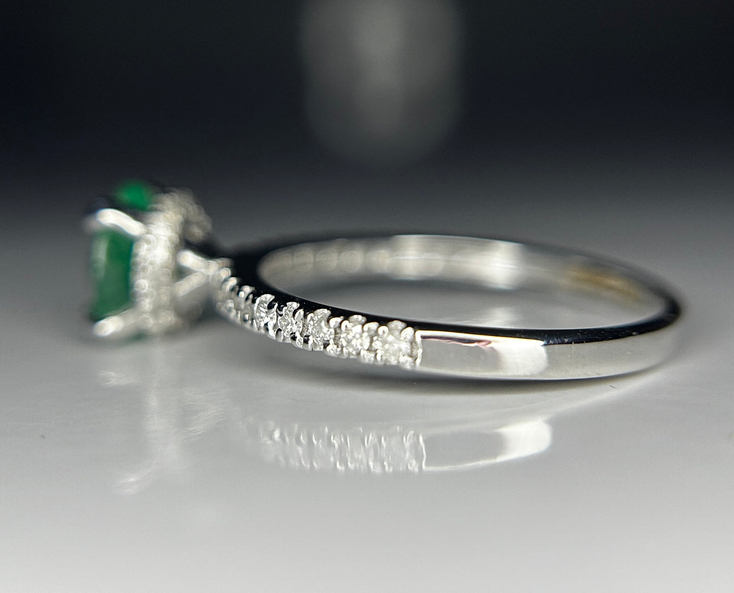 Beautiful 1.03ct Natural Emerald With Natural Diamonds & 18k Gold