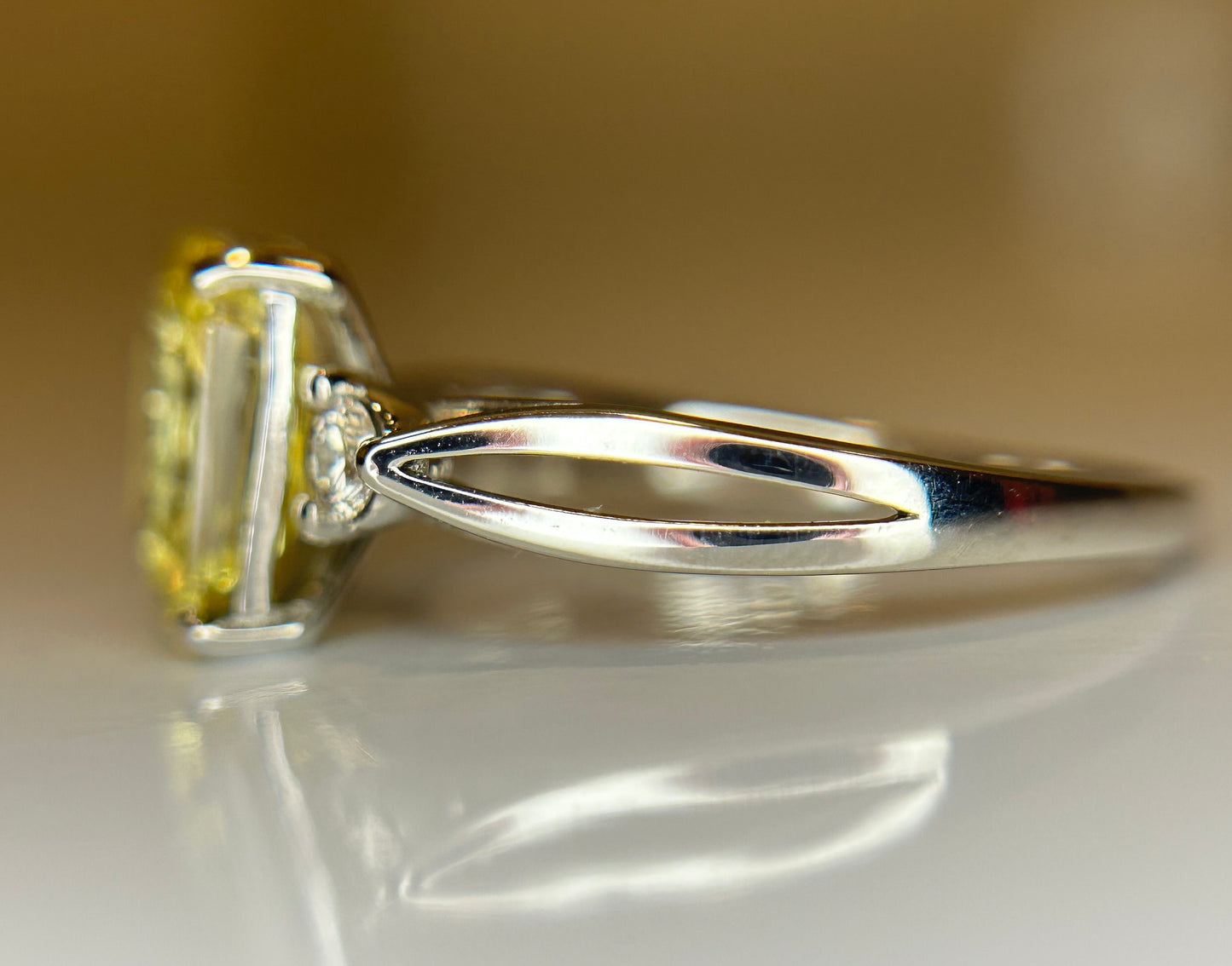 Beautiful 2.40ct Unheated Untreated Natural Ceylon Yellow Sapphire Diamonds & 950 Platinum