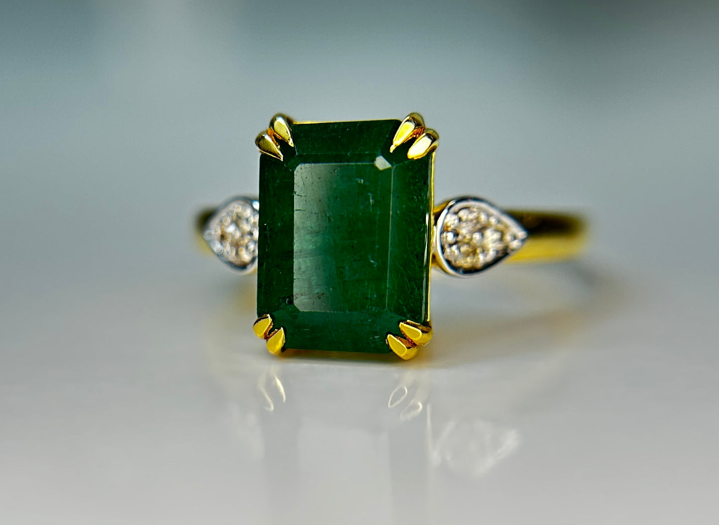 Beautiful Natural Emerald 2.96ct With Natural Diamonds & 18k Gold