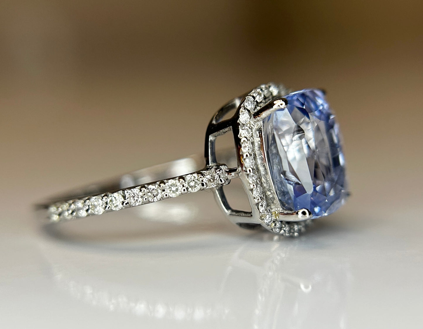 2.83 CT Unheated/Untreated Ceylon Cornflour Blue Sapphire Diamonds & 18k Gold