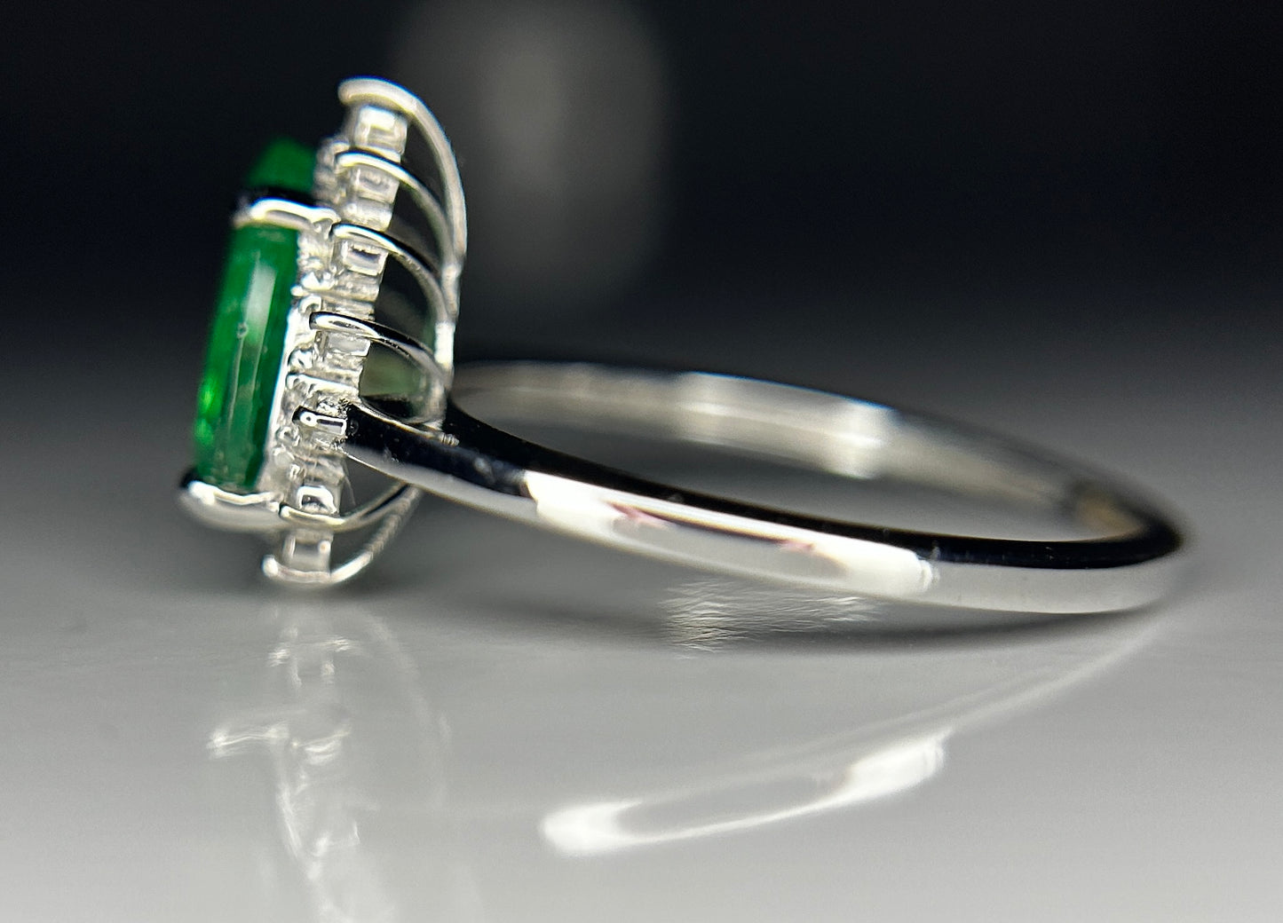 Beautiful 1.18ct Natural Emerald With Natural Diamonds & 18k Gold