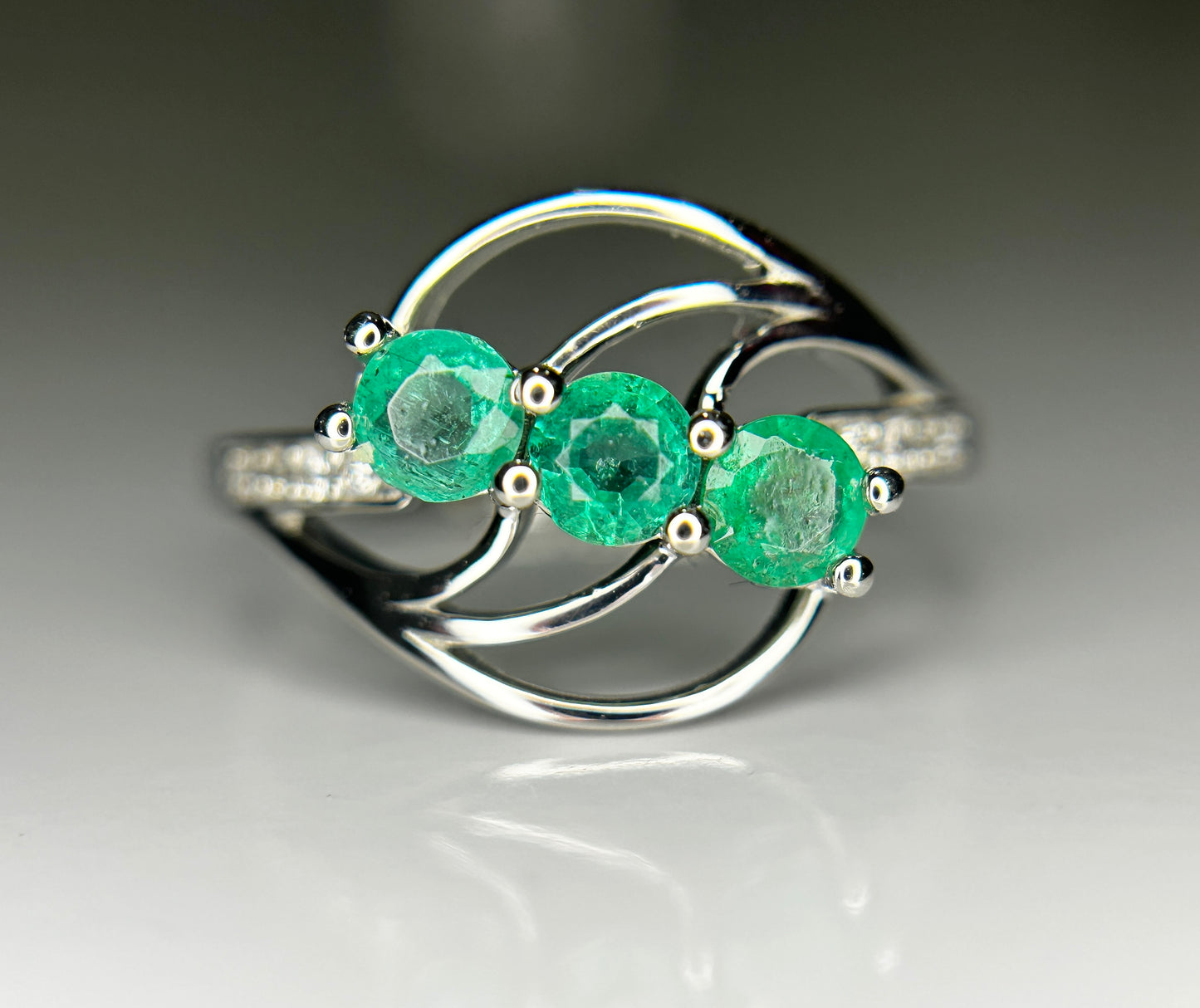Beautiful 0.61Ct Natural Emerald Ring With Natural Diamonds & Platinum 950