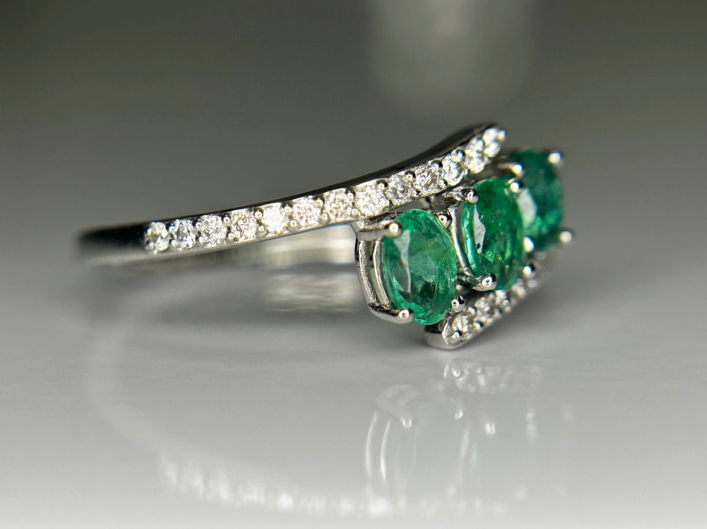 Beautiful 0.62Ct Natural Emerald Ring With Natural Diamonds & Platinum 950