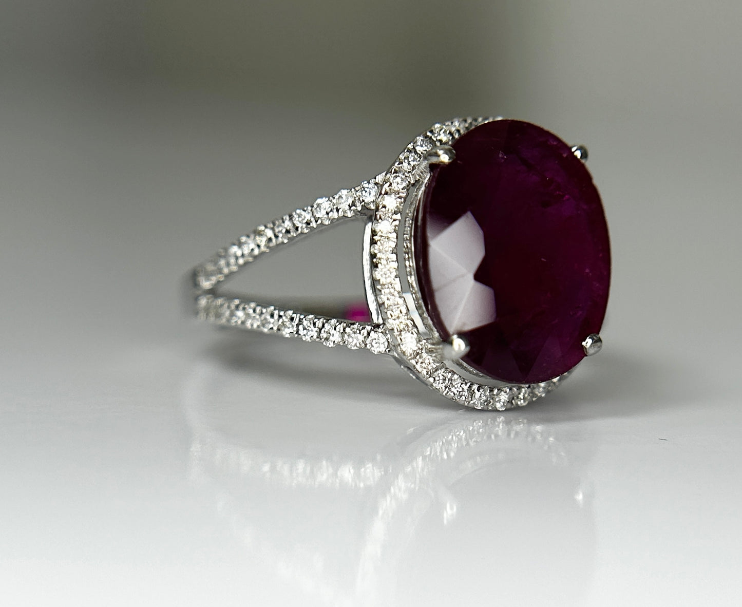 Natural Burma Ruby 3.77Ct With Natural Diamonds & 18k Gold