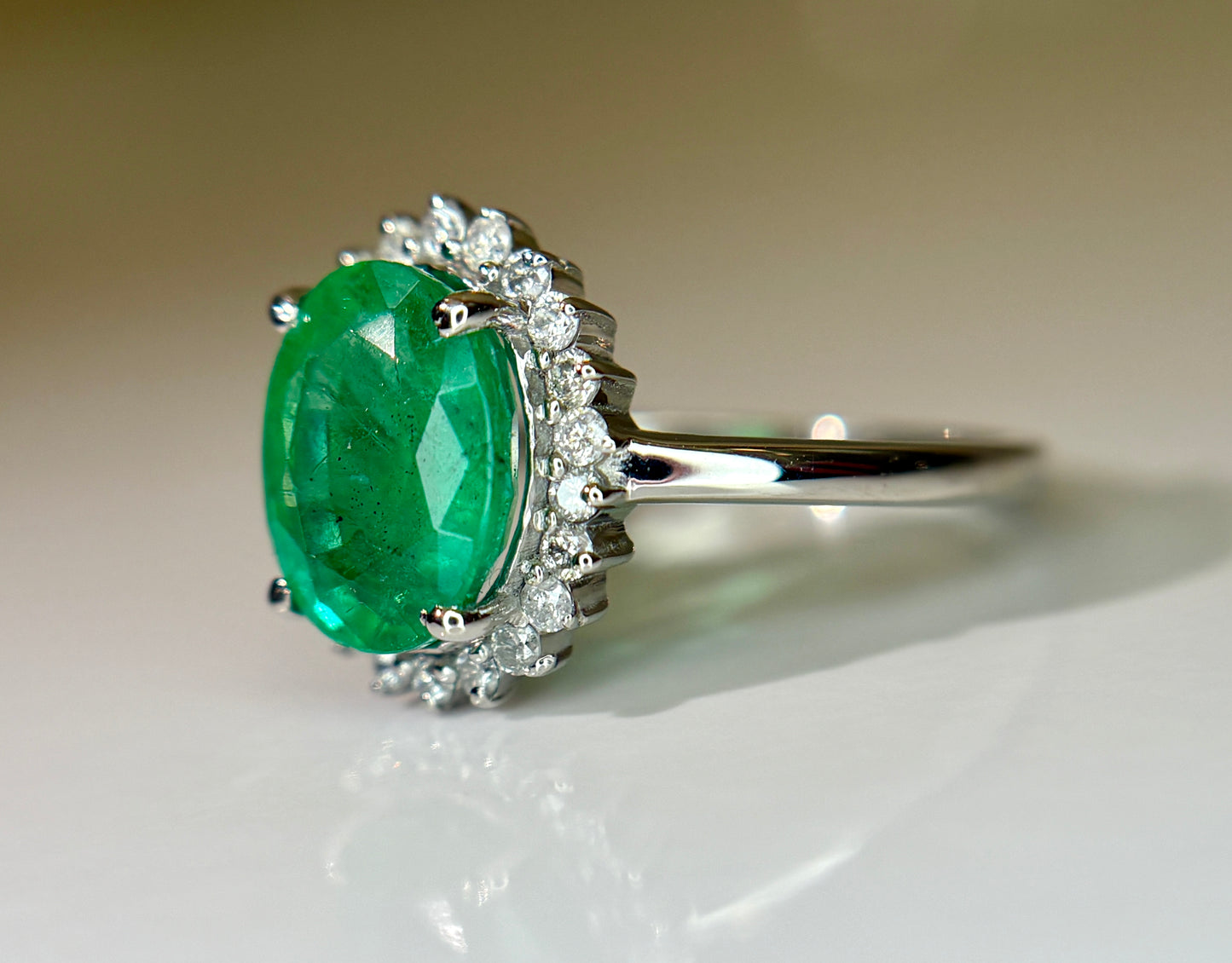 Beautiful 2.30 CT Natural Emerald Ring With Natural Diamonds & Platinum 950