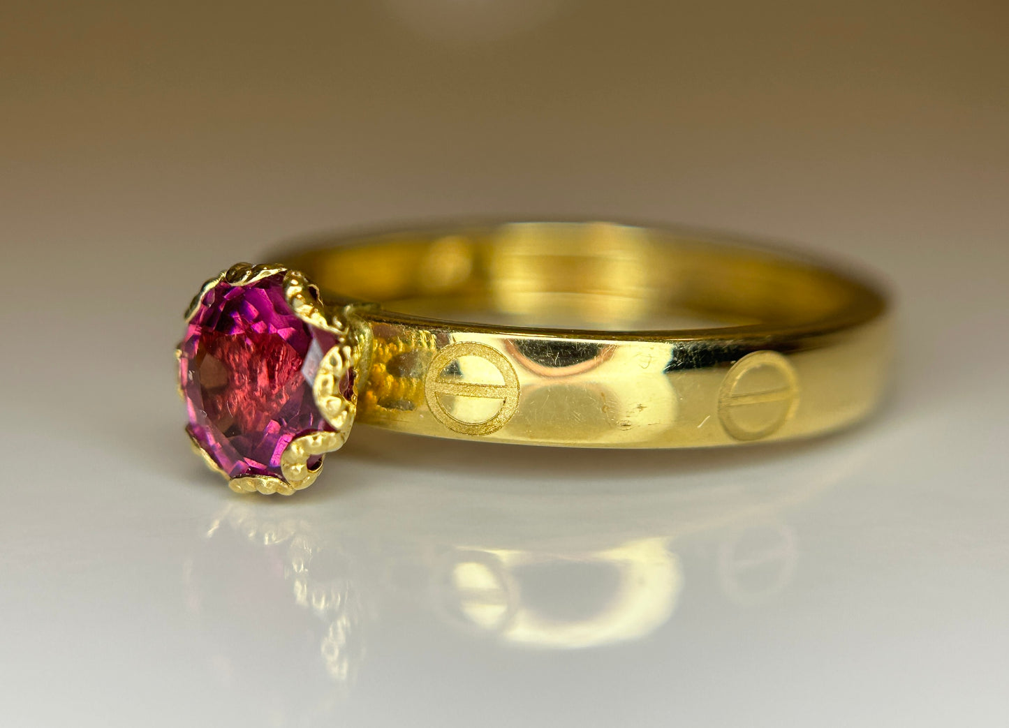 Beautiful 0.90 CT Natural Spinel Ring & 18k Yellow Gold