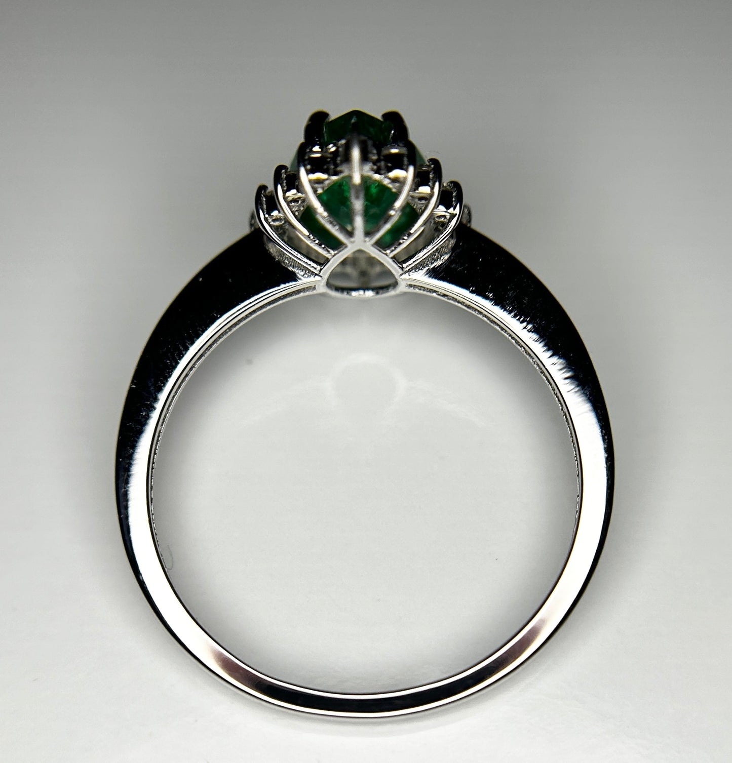 Beautiful 1.18ct Natural Emerald With Natural Diamonds & 18k Gold