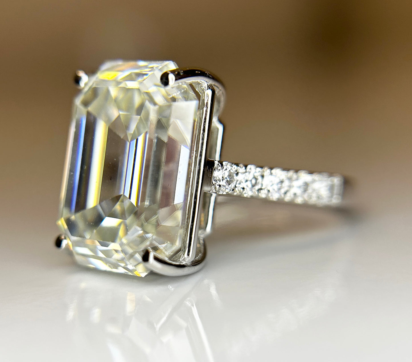 Beautiful 12.08CT Mossanite Ring With 18k Gold