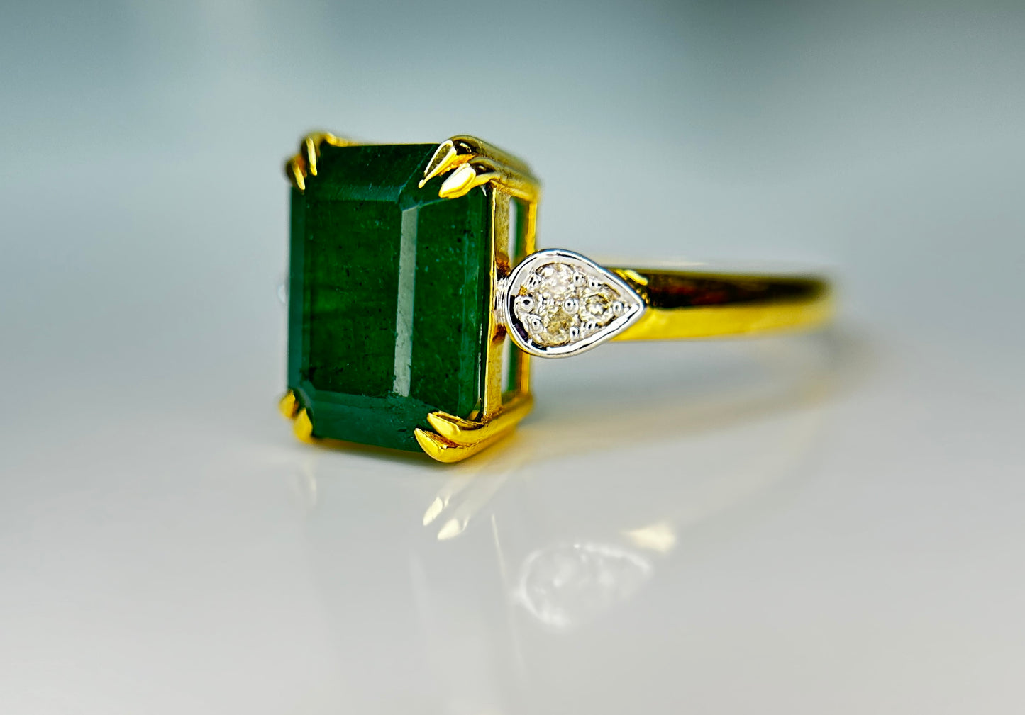 Beautiful Natural Emerald 2.96ct With Natural Diamonds & 18k Gold
