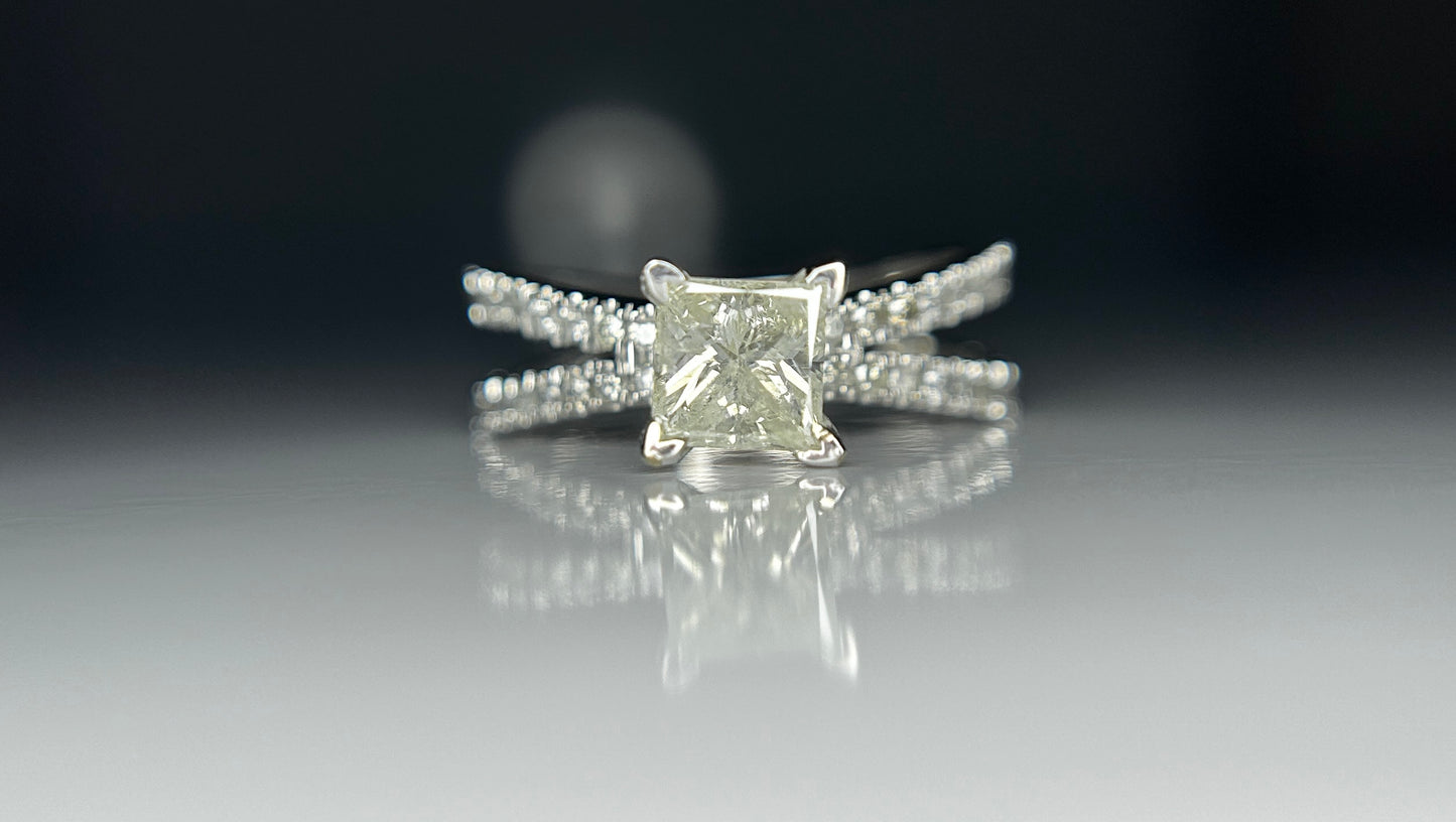 Beautiful 1.17ct Princess Cut Untreated Natural Solitaire Diamond & 18k Gold